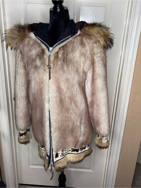 Vintage David Green Alaska Unique muskrat Fur Coat W/ Tribal Symbols Med